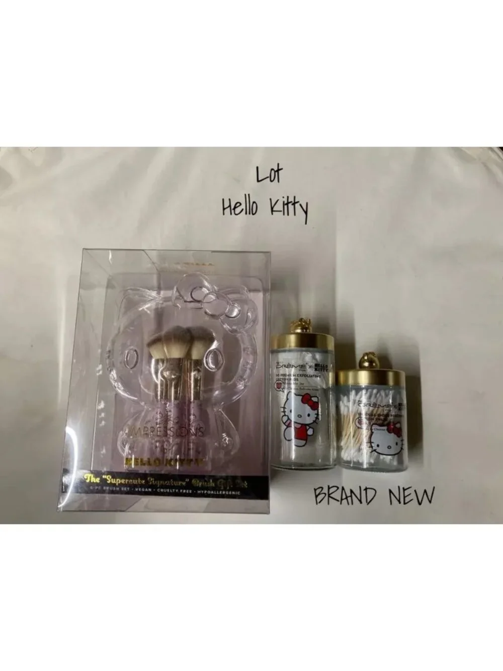 Hello Kitty Impressions Limited Edition Crème Shop Cotton Swabs & Pads Brush Set